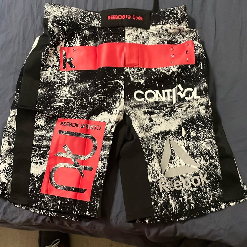 Reebok combat/fight shorts men’s 30”